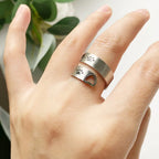 Byrne - Adjustable paw & heart ring with twist design made of silver