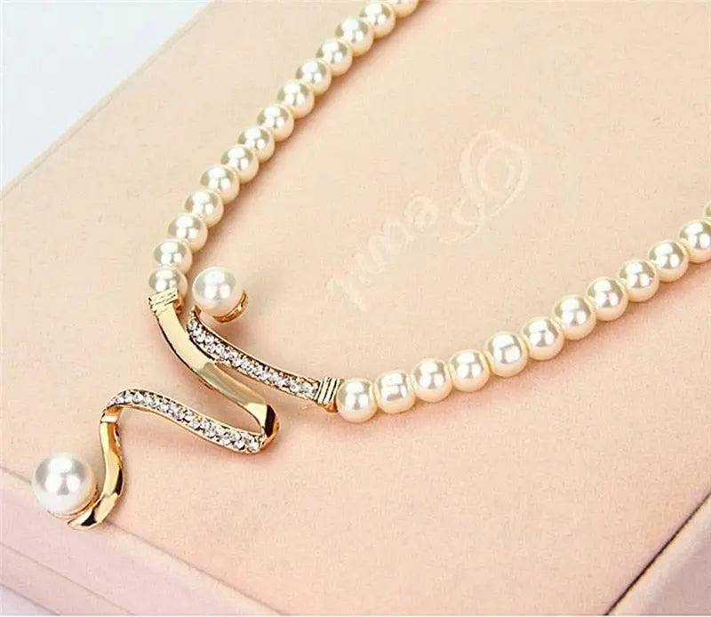 Lustrous Pearl Collar Set