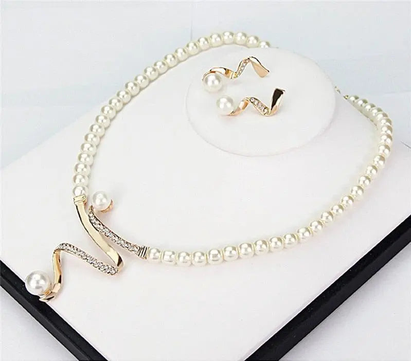 Lustrous Pearl Collar Set