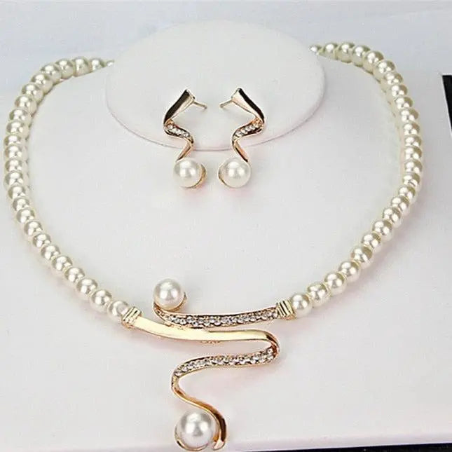 Lustrous Pearl Collar Set